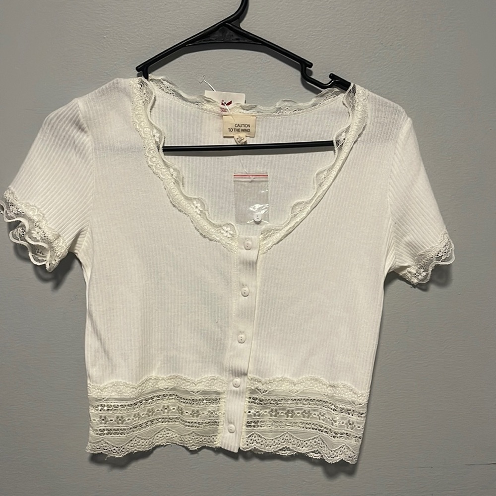 White crop top w/ lace trim